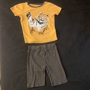 Carter’s Boys Size 8/8A Grey/Yellow/Black/White Short-Sleeve/Shorts Pajama Set